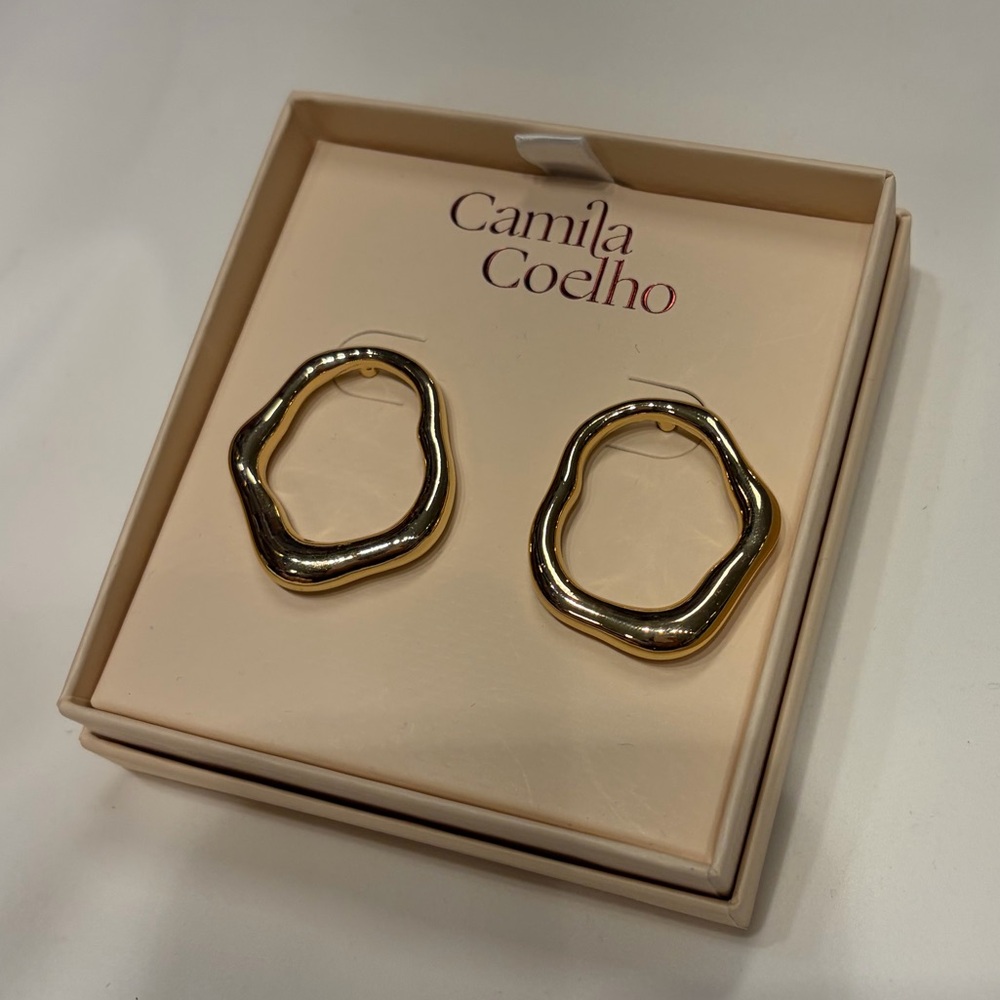 NWT ⚜️👑⚜️ Camila Coelho Gorgeous Golden Toned Organic Shape Earrings - Picture 5 of 5